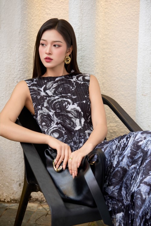 Sixdo Black Woven Pencil Dress